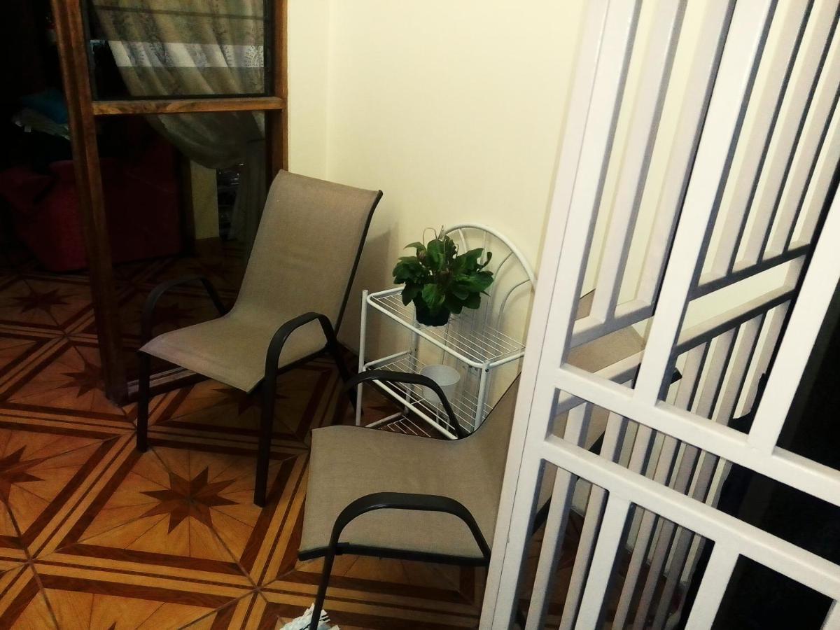 Alexander B&B 알라후엘라 외부 사진