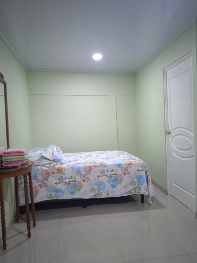Alexander B&B 알라후엘라 외부 사진