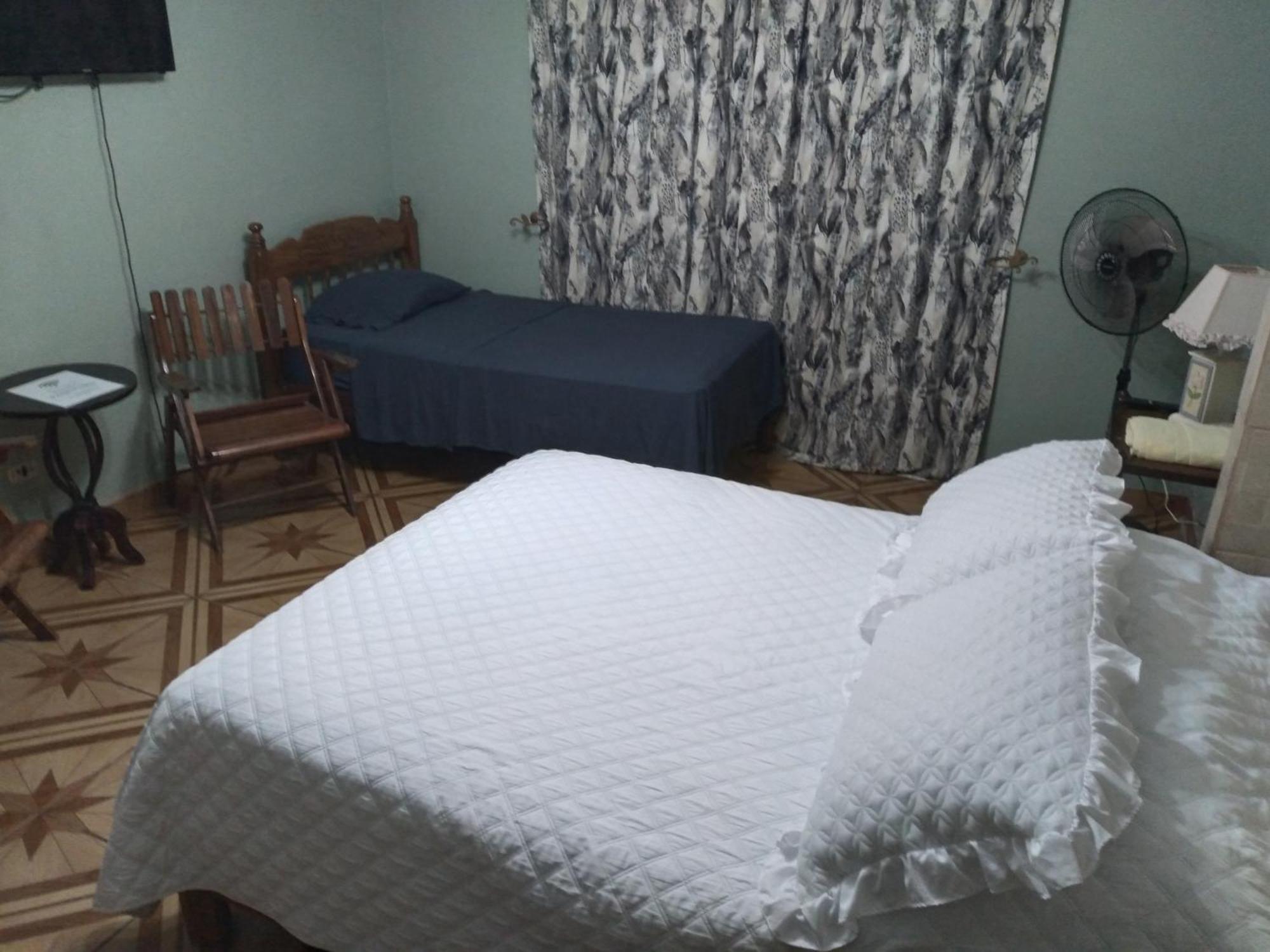 Alexander B&B 알라후엘라 외부 사진